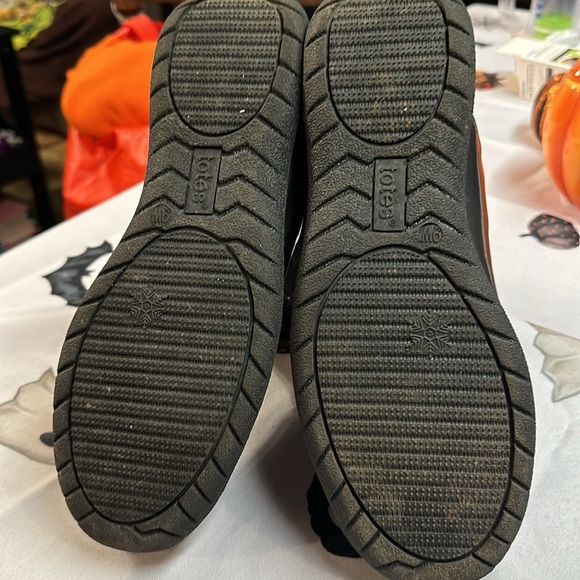 Woman’s Kileen Totes boots in size 9W.  These are new without tag - Picture 4 of 8